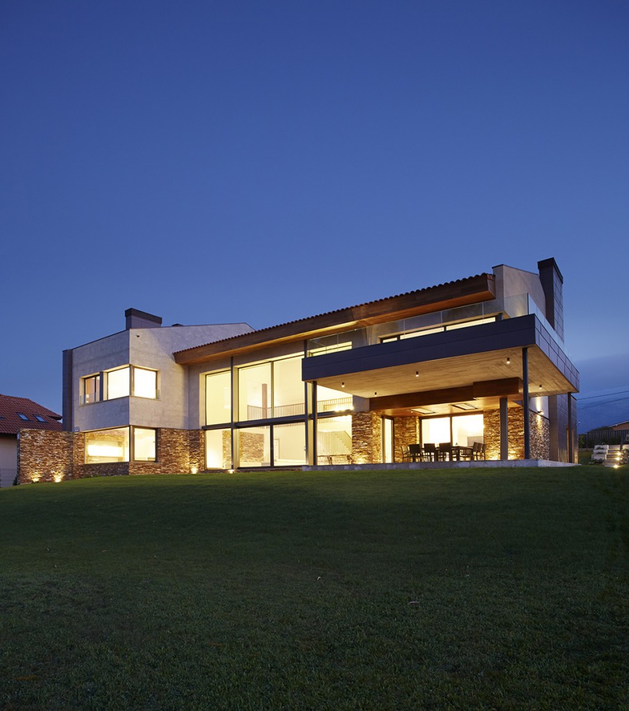 Vivienda unifamiliar aislada en La Isla, Colunga, Asturias.